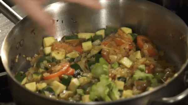 pasta primavera, benne paradicsom, cukkini, sárgarépa, brokkoli