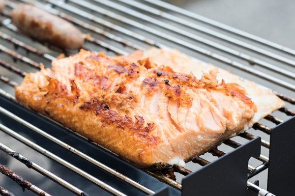 grillezett lazac hagyd rajta a bőrét 