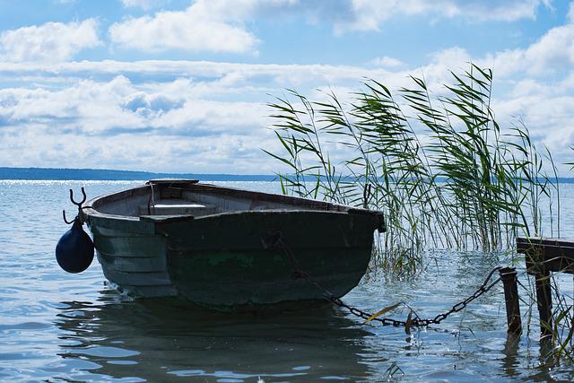 Balaton csónak nádas, minden adott egy nyugalmas horgászáshoz